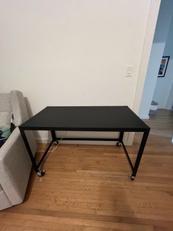 Rolling desk- like new