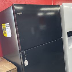 New Scratch And Dent Whirlpool 20.5 Cu Ft Top And Bottom Fridge. 1 Year Warranty 