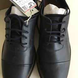 Brand NEW leather shoes for kids or adult In original box. Bought in Europe.  Size  7 in US. Color Marino/Navy Blue. 