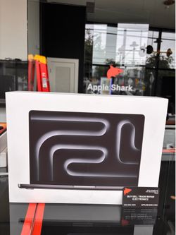 MacBook Air 15” M5 Chip 16GB Ram 512SSD! New in the box! We offer financing.