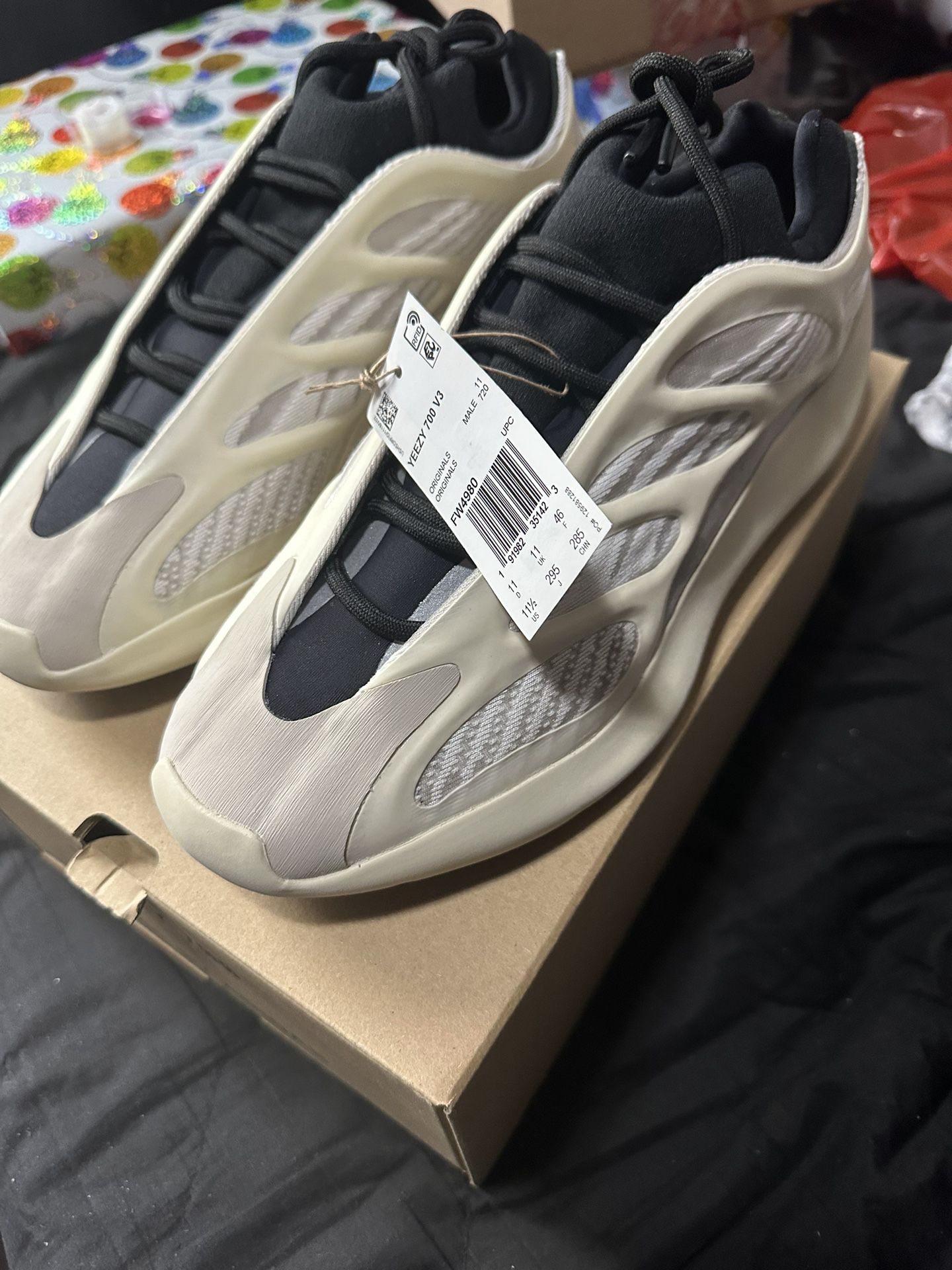 Yeezy 700V3 Azael, Size 11.5, BRAND for Sale in San Diego, OfferUp