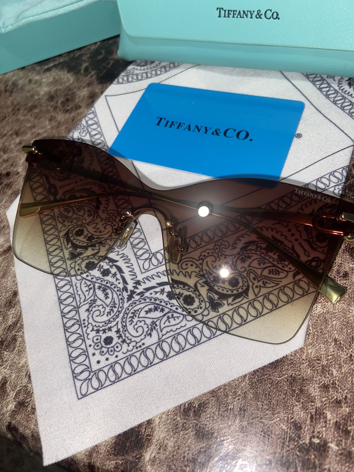 💎 Tiffany & Co. TF3103K 8332A Sunglasses – Gold / Gradient Brown – Oversized Rimless