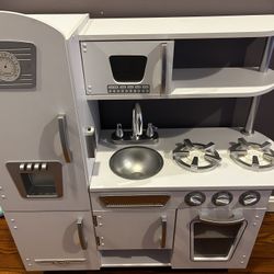 KidKraft Vintage Wooden Play Kitchen with Pretend Ice Maker White