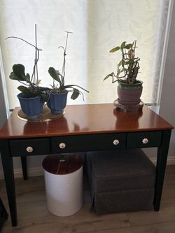 Dining room set with side table, china hutch and table with 7 chairs