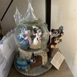 Disney, Romeo And Juliet, Mickey Mouse Snow Globe Collectible Childhood