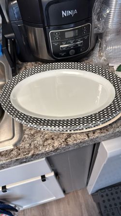 4 Black And White Plastic Oval Dinner Or Serving Plates