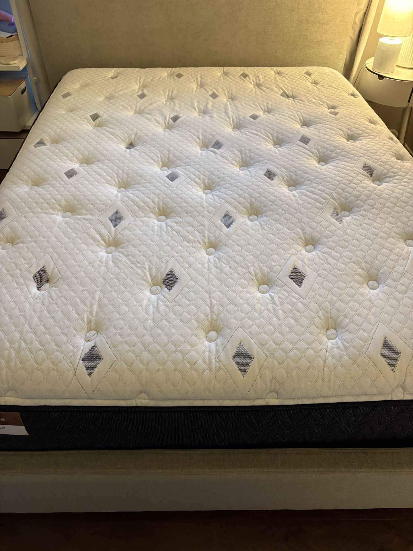 FREE Queen Size mattress - Available Dec 18