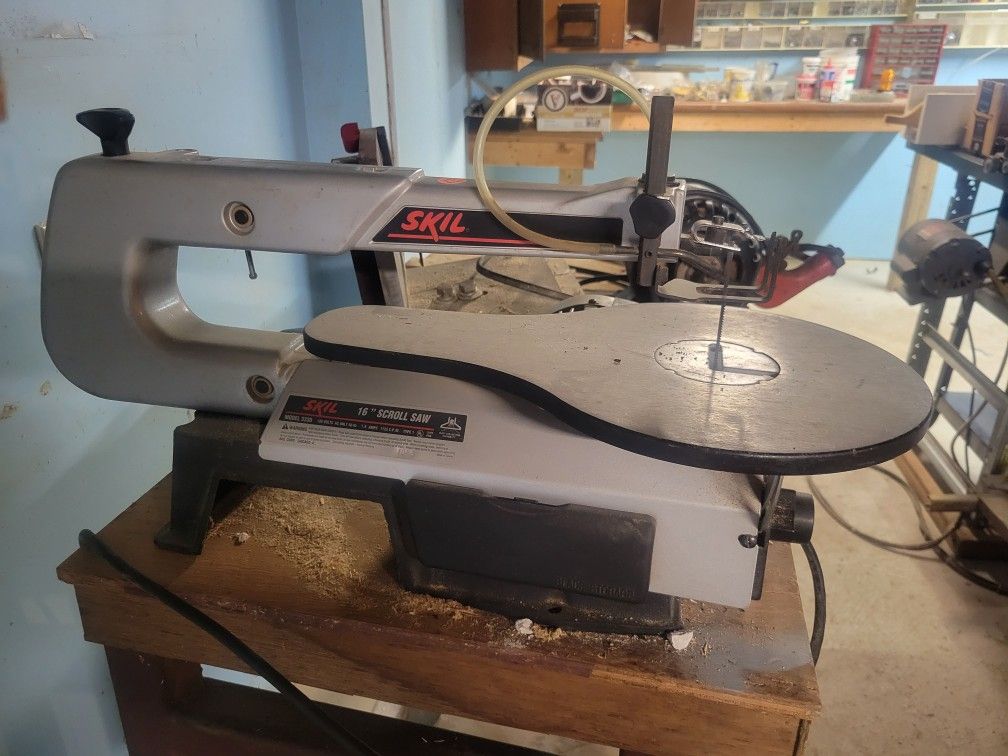 Skil 16" Scroll Saw With Extra Blades Model 3330