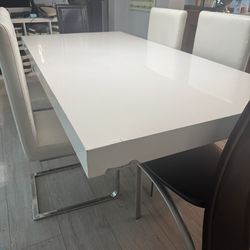 Modern White High-Gloss Dining Table with Chrome Legs