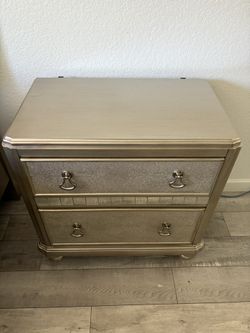 Large Night Stand (very good condition)
