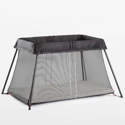 Babybjorn Travel Crib in Black Mesh Includes Travel bag and two fitted sheets By