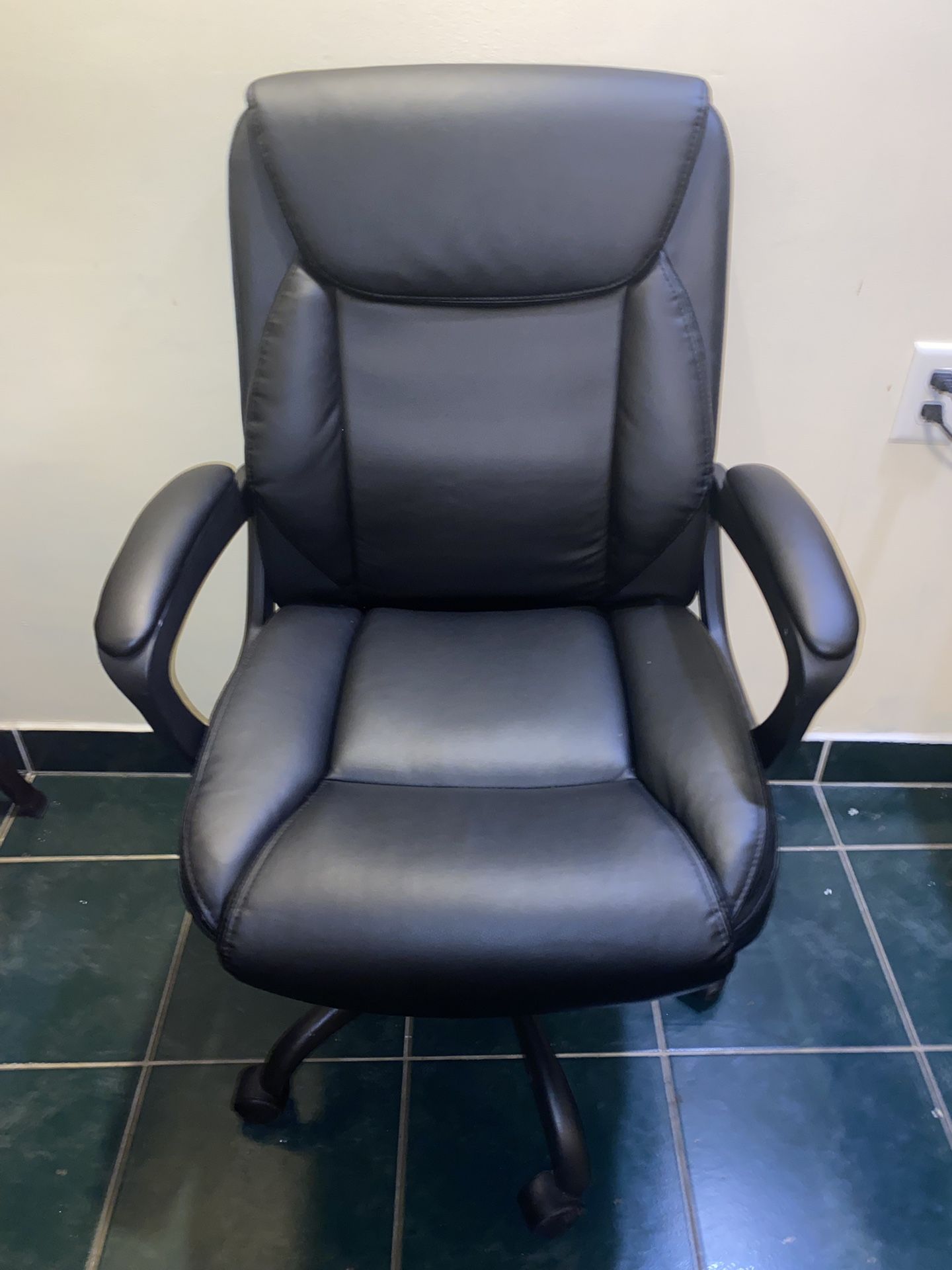 OFFICE CHAIR WITH ADJUSTABLE HEIGHT