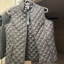 Vest light duty Olive Green Quilted-New size small with tags