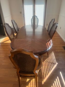 Dining  room table
