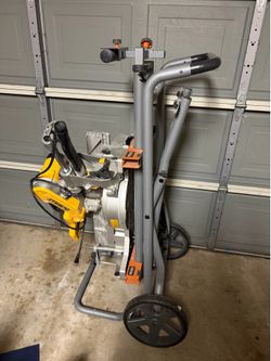De venta mitter saw Dewalt DWS779, con Su estand nomas lo use 3 semanas en un trabajo, estoy pidiendo $650 todo o mejor oferta