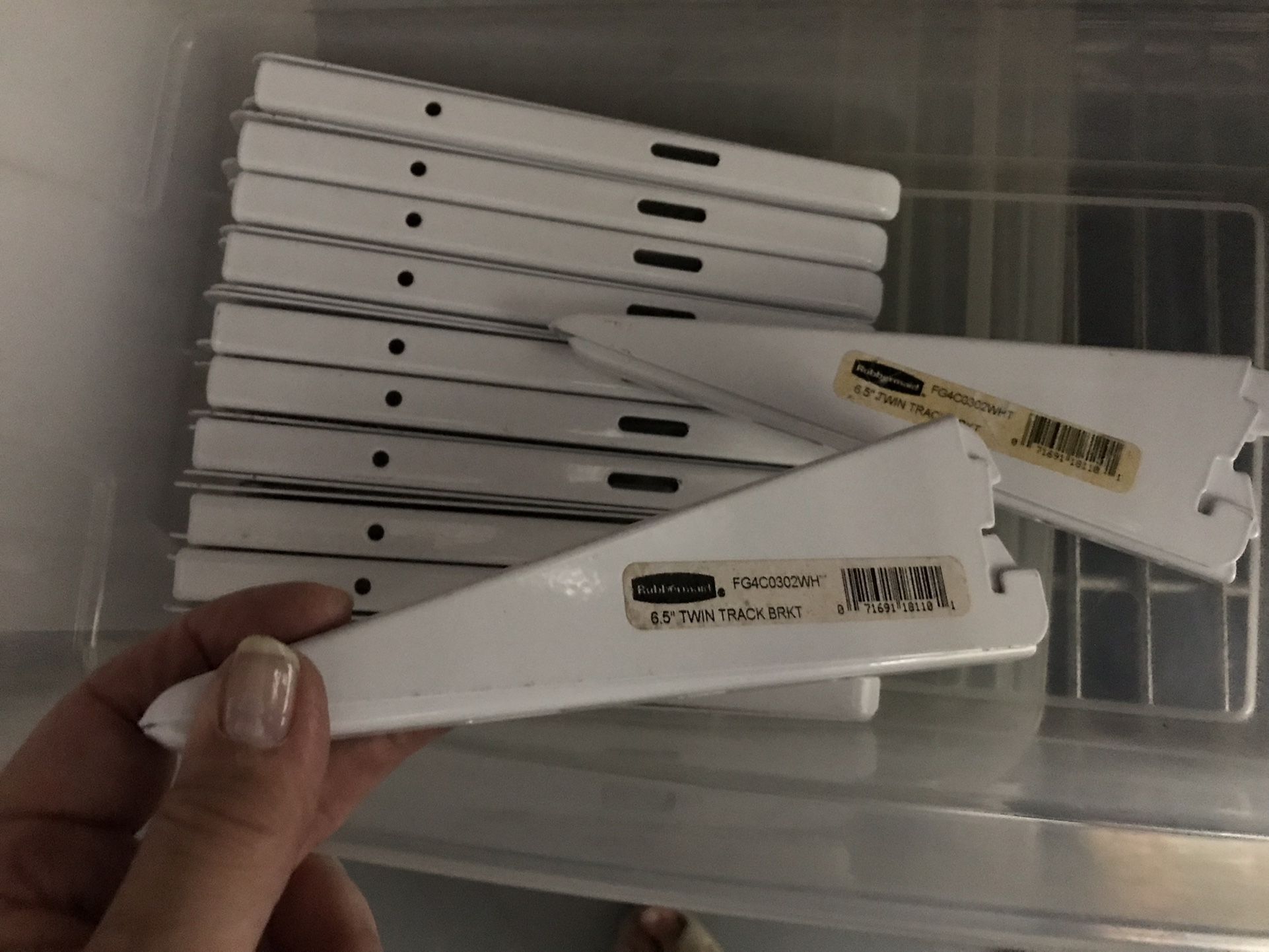 Rubbermaid Twin Track Brackets , Upright Strips, Shelf Supplies, White Boards