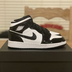 Air Jordan 1 Mid Carbon Fiber 