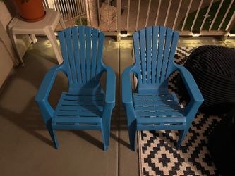 Kids outdoor chairs (2)