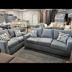 NEW GRAY SOFA & LOVESEAT / NUEVOS SILLONES COLOR GRIS 