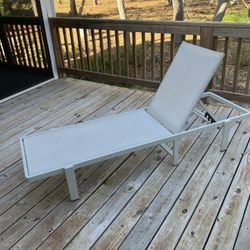 White Metal and Fabric Chaise Lounge