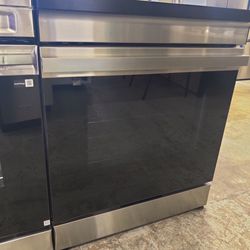 New Samsung
Bespoke 30 in. 6.3 cu. ft. 4-Burner Element Smart Slide-In Induction Range in Stainless