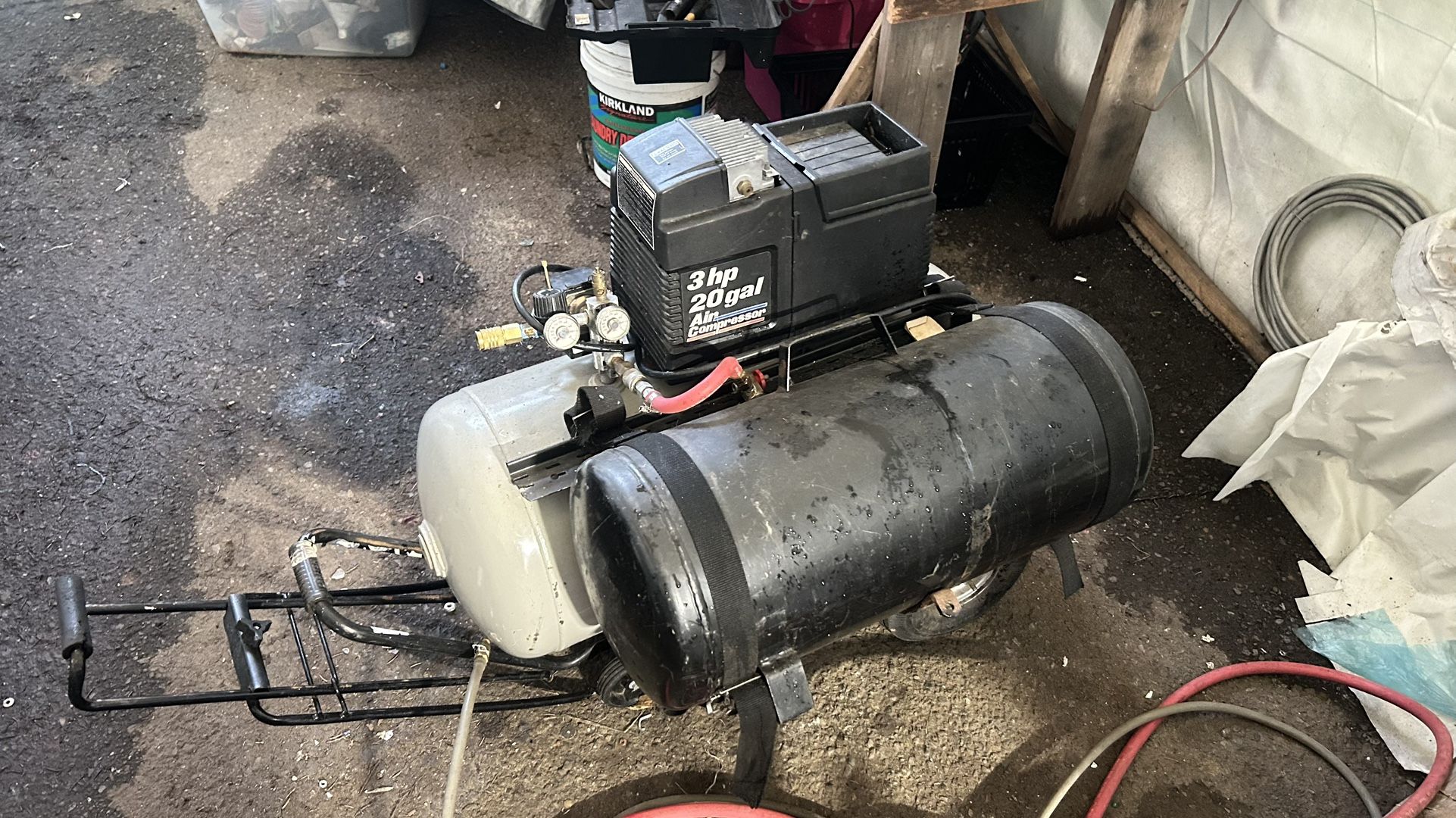 DeVillbliss 20 Gallon Air Compressor With Hose And Removable Extra Tank