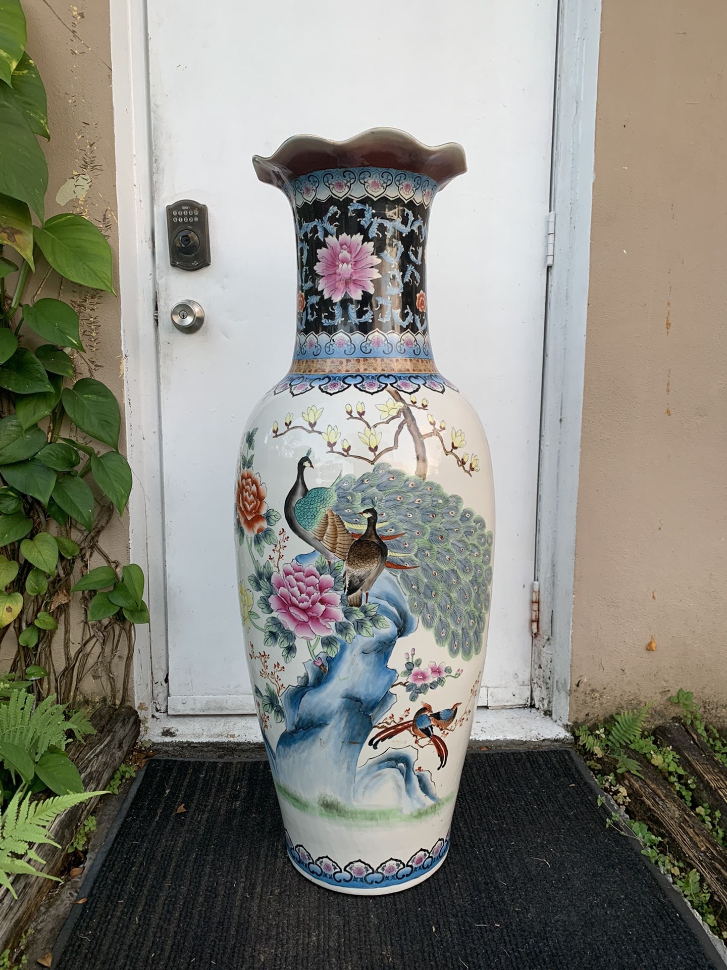 Huge Ceramic Chinese Vase 3’ft 9”. Perfect Condition KENDALL AREA