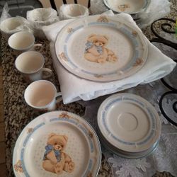 Dishes.
Set