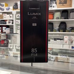 LUMIX S Pro 85mm F1.8 Lens