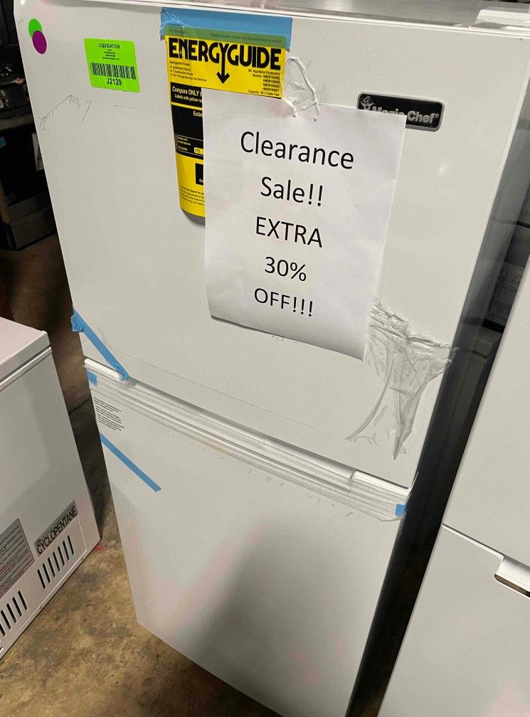 MAGIC CHEF HMDRWE 10.1 cu. ft. Top Freezer Refrigerator for Sale in