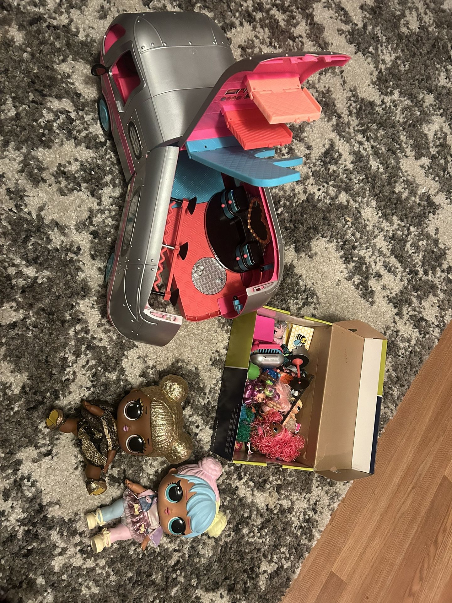 LOL Camper/ Dolls And Accessories + 2 Big Dolls