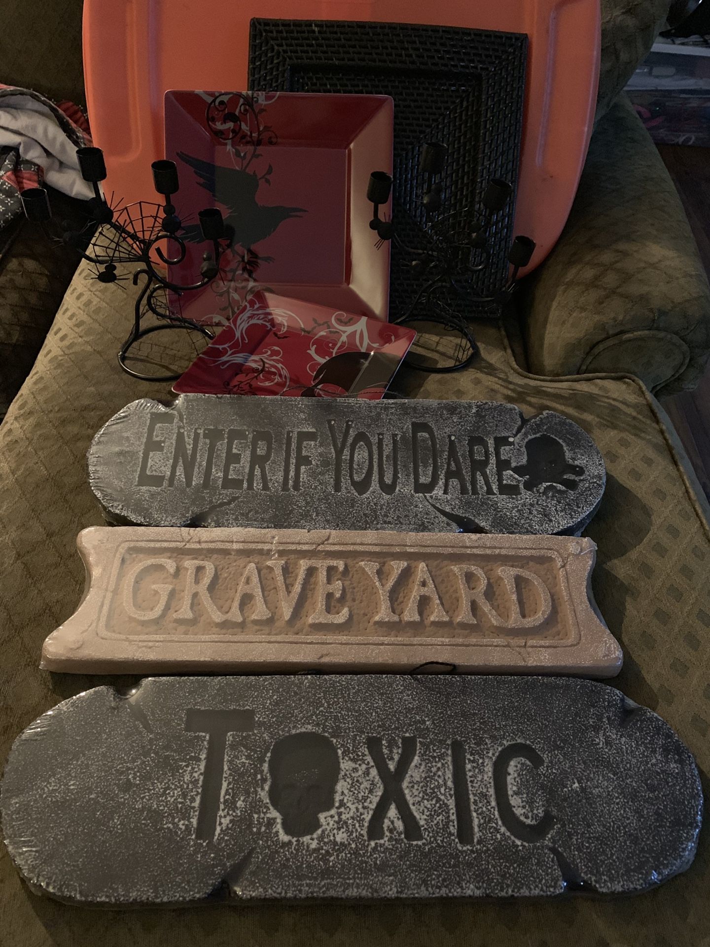8 piece Halloween decor