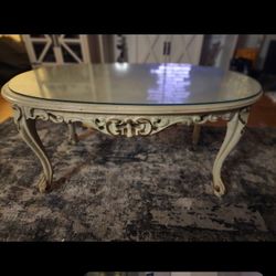 Vintage Oval Coffee Table w/ Removable Glass Top – 39.5" x 22.5" x 18.5 (rug under table included)