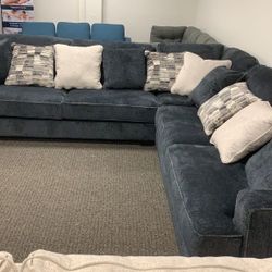 Lavernett 3-Piece Sectional
by Ashley🚨Finance&Delivery Available