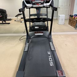 Treadmill - Sole F63
