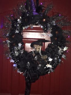 Halloween wreath with lights