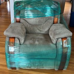 Recliner with Nice Wood Trim (Must Take in the next Two Hours!)