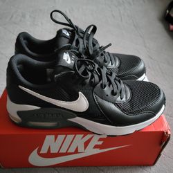 Women's Nike Air Max Excee Size 6.5- NEW