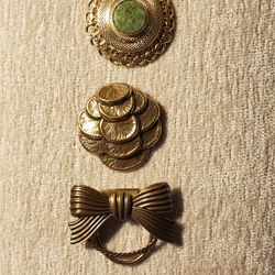 4 Vintage Gold Tone Scarf Clip.