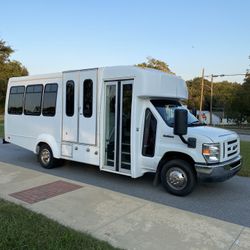 2017 Ford E-350