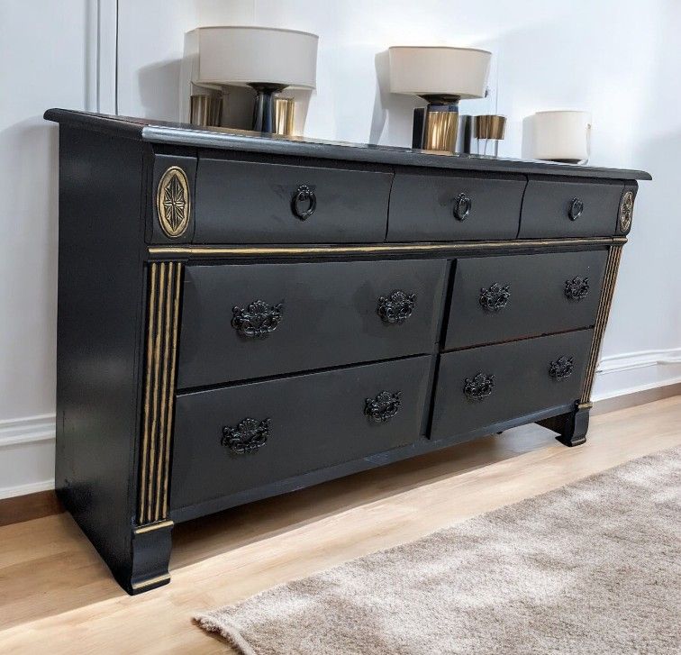 7 Drawer Dresser/Sideboard/TV Stand