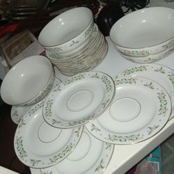 Christmas Gibson Dishes 1 Dollar 