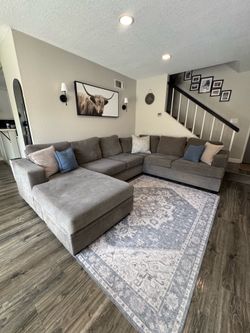 🛋️ 2-Piece Charcoal Grey Sectional Sofa With Chaise. (Good Condition)