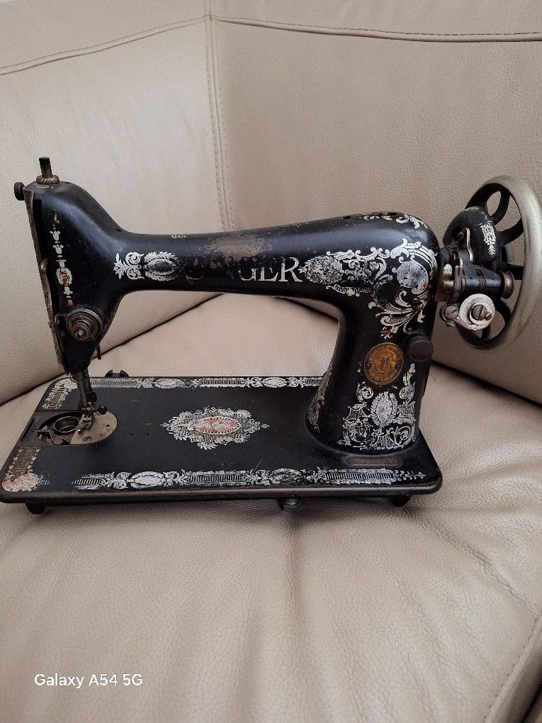 Singer Sewing Machine