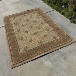 Area Rug Approximately 5x7’