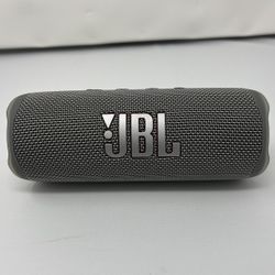 JBL Flip 6 - Portable Bluetooth Speaker Gray Used