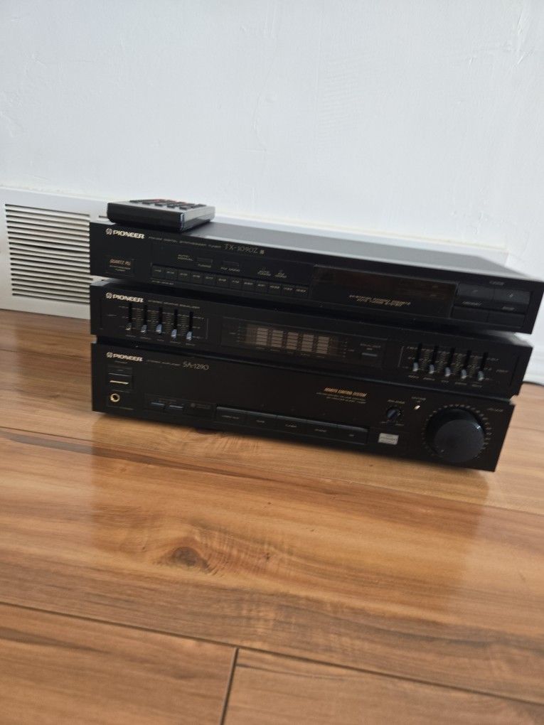 Pioneer Digital Synthesizer TX-10900 Graphic Equalizer And Stereo Amplifier SA-1290