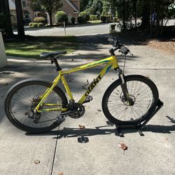 2018 Giant ATX 2 Large Mountain Bike