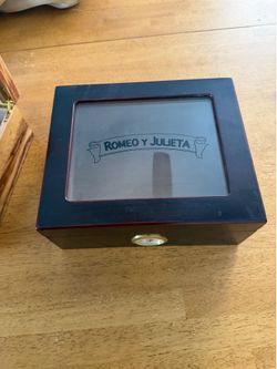 Cigar humidors