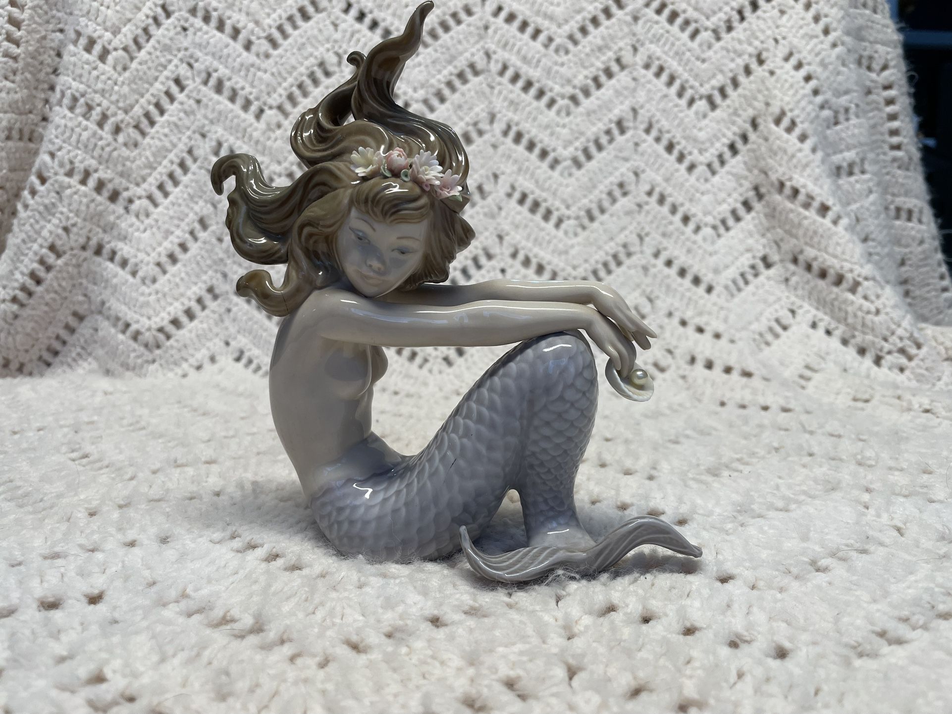 Lladro "Illusion" #1413 - Mermaid with Pearl Figurine